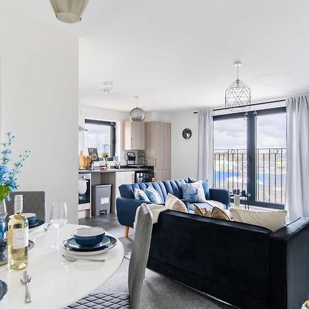 Modern Apartments With Free Parking Near Heathrow Colnbrook Exterior foto