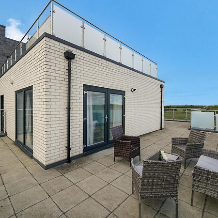 Modern Apartments With Free Parking Near Heathrow Colnbrook Exterior foto