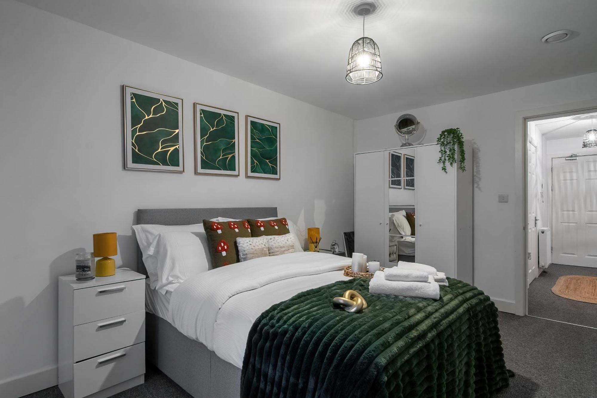 Modern Apartments With Free Parking Near Heathrow Colnbrook Exterior foto