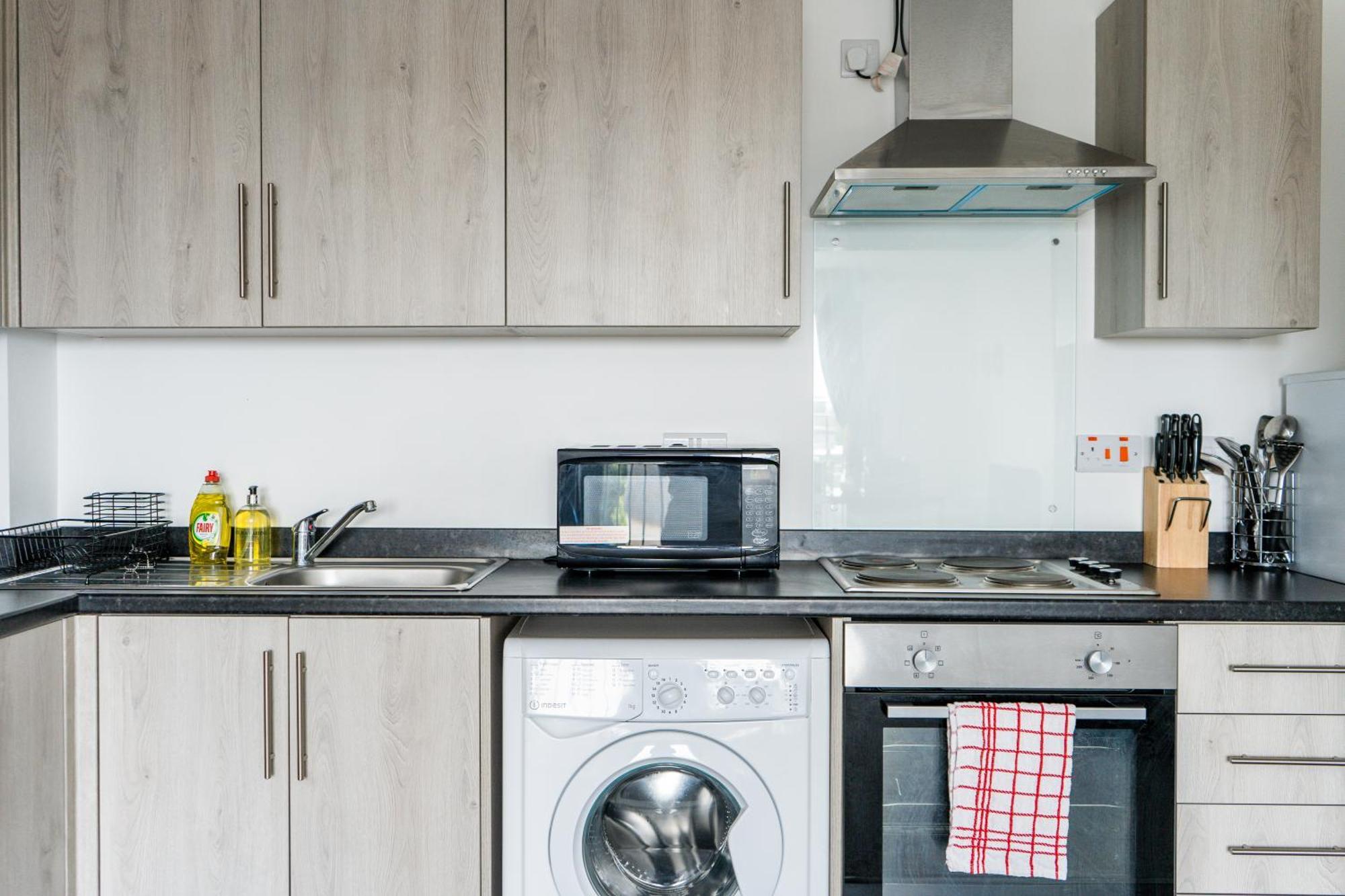 Modern Apartments With Free Parking Near Heathrow Colnbrook Exterior foto