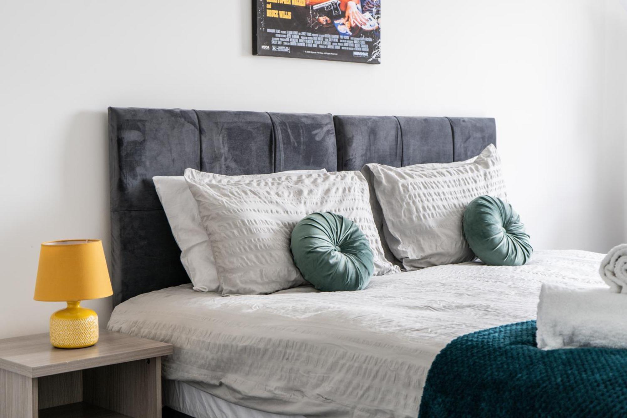 Modern Apartments With Free Parking Near Heathrow Colnbrook Exterior foto