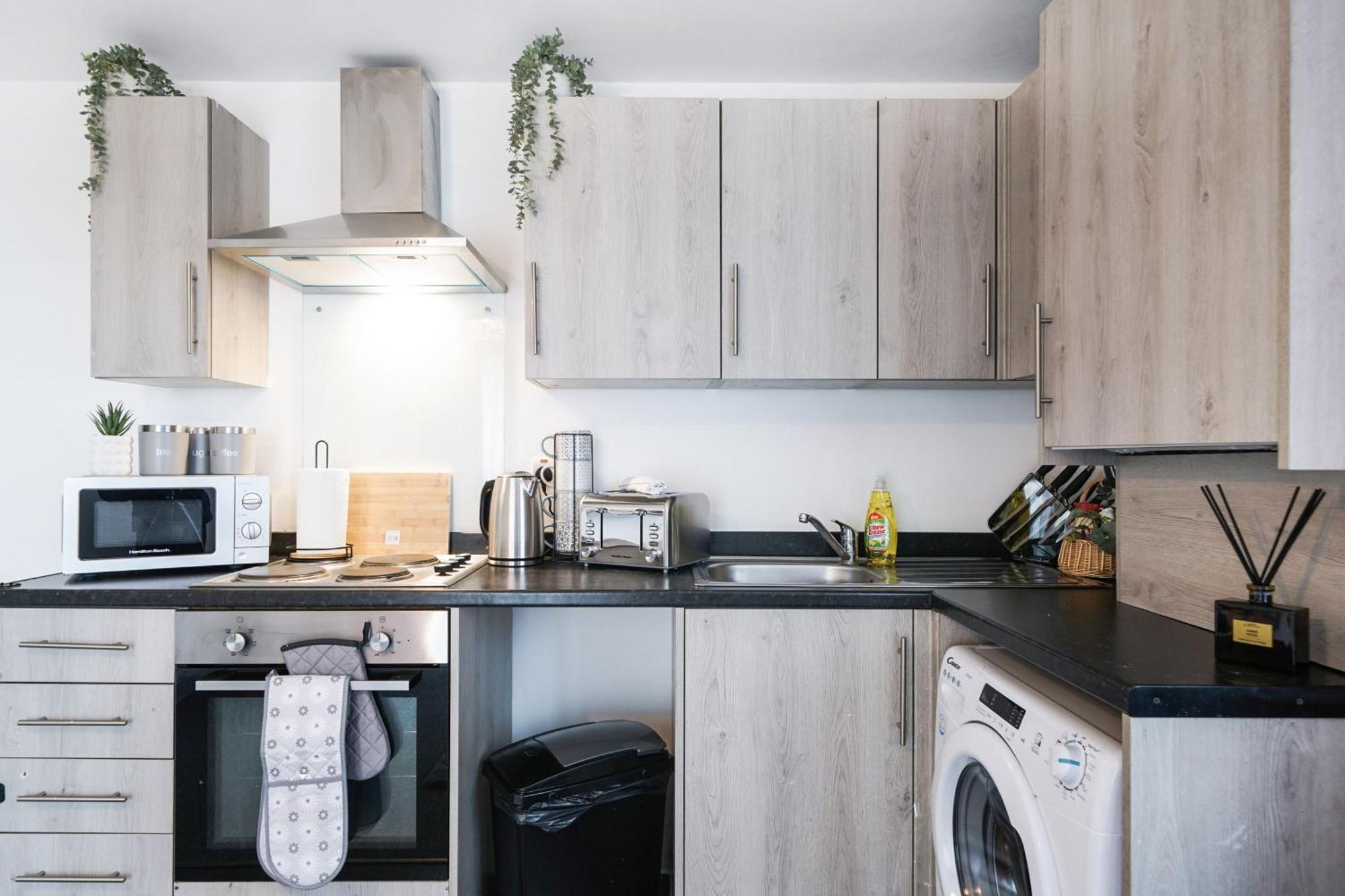 Modern Apartments With Free Parking Near Heathrow Colnbrook Exterior foto