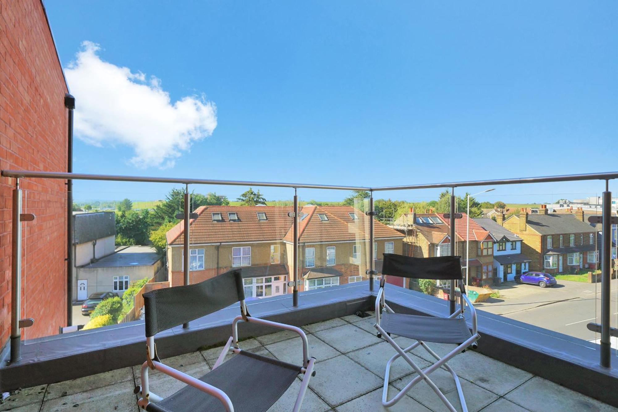 Modern Apartments With Free Parking Near Heathrow Colnbrook Exterior foto