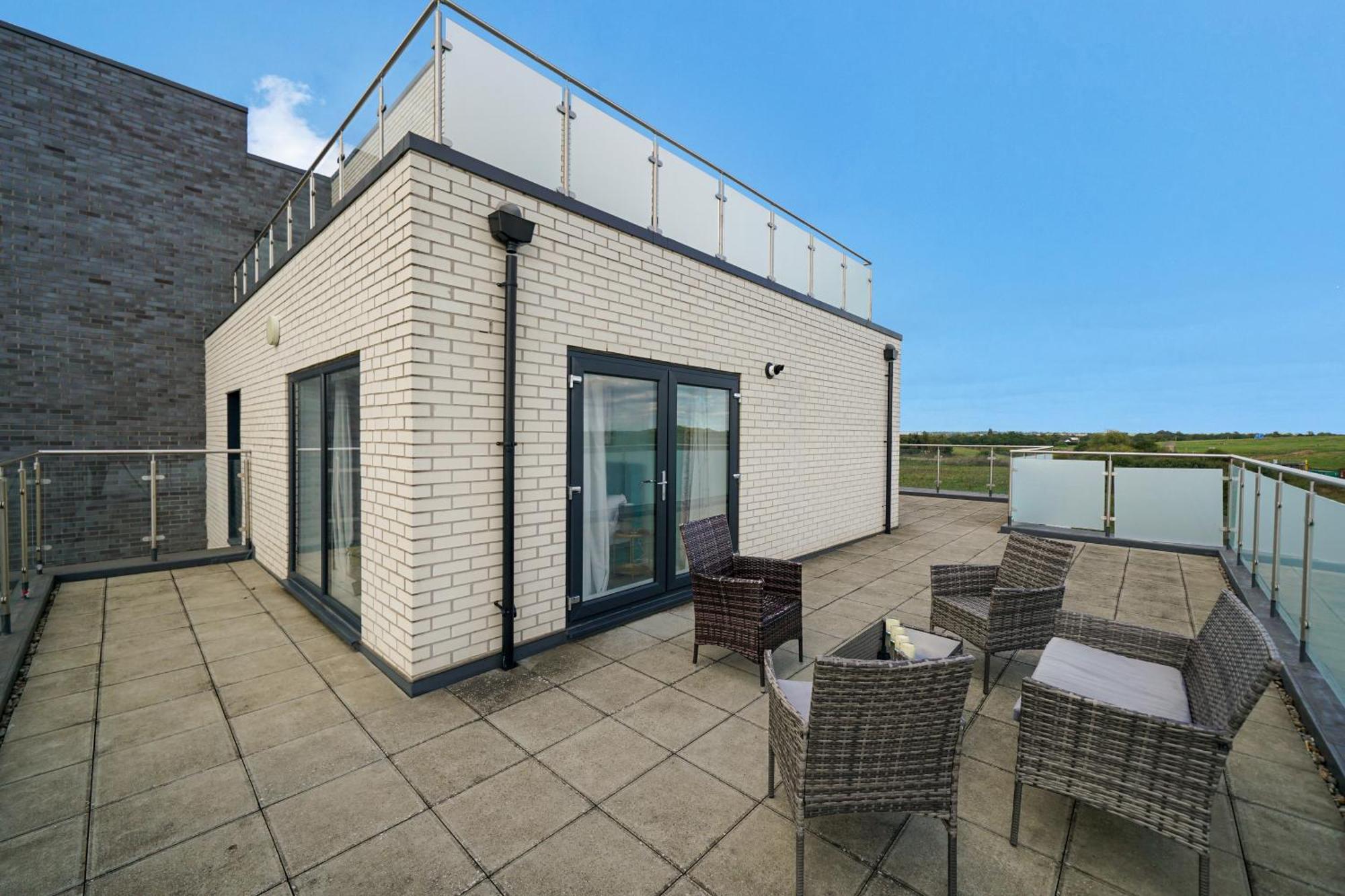 Modern Apartments With Free Parking Near Heathrow Colnbrook Exterior foto
