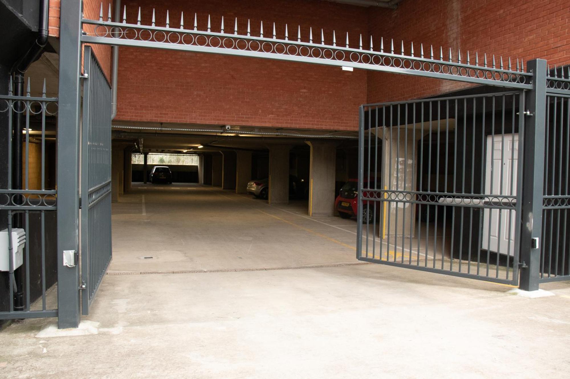 Modern Apartments With Free Parking Near Heathrow Colnbrook Exterior foto